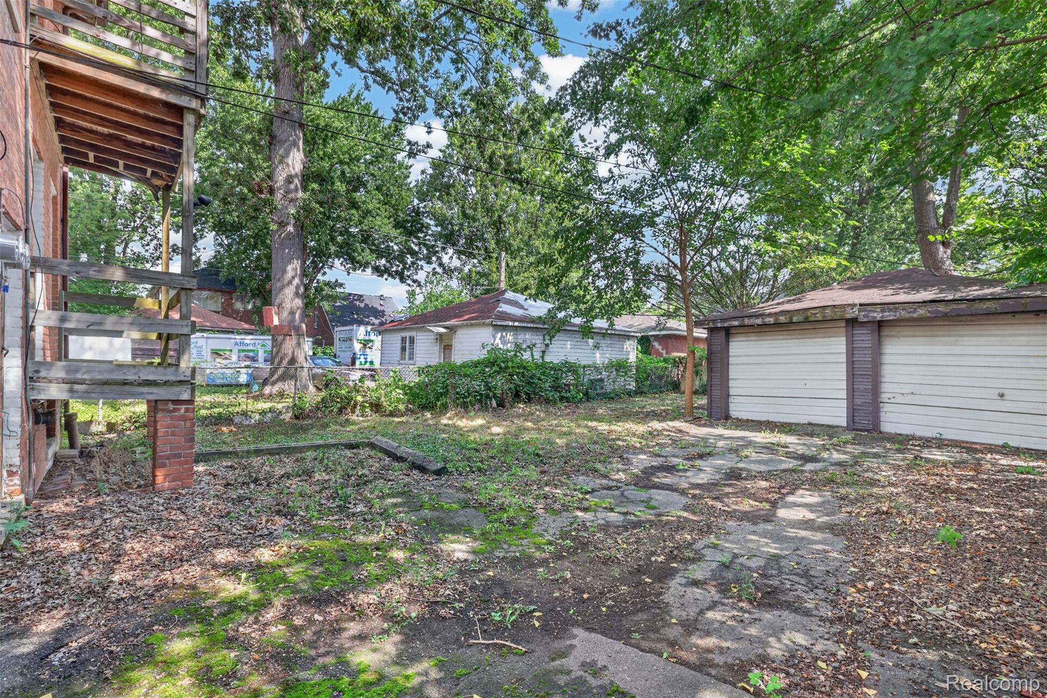 5572 Kensington Avenue Property Photo 32