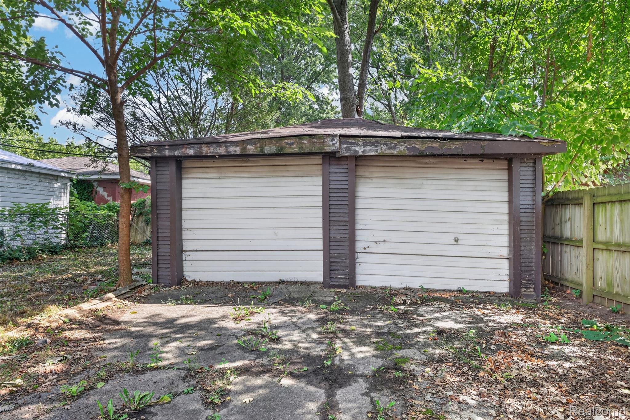 5572 Kensington Avenue Property Photo 33