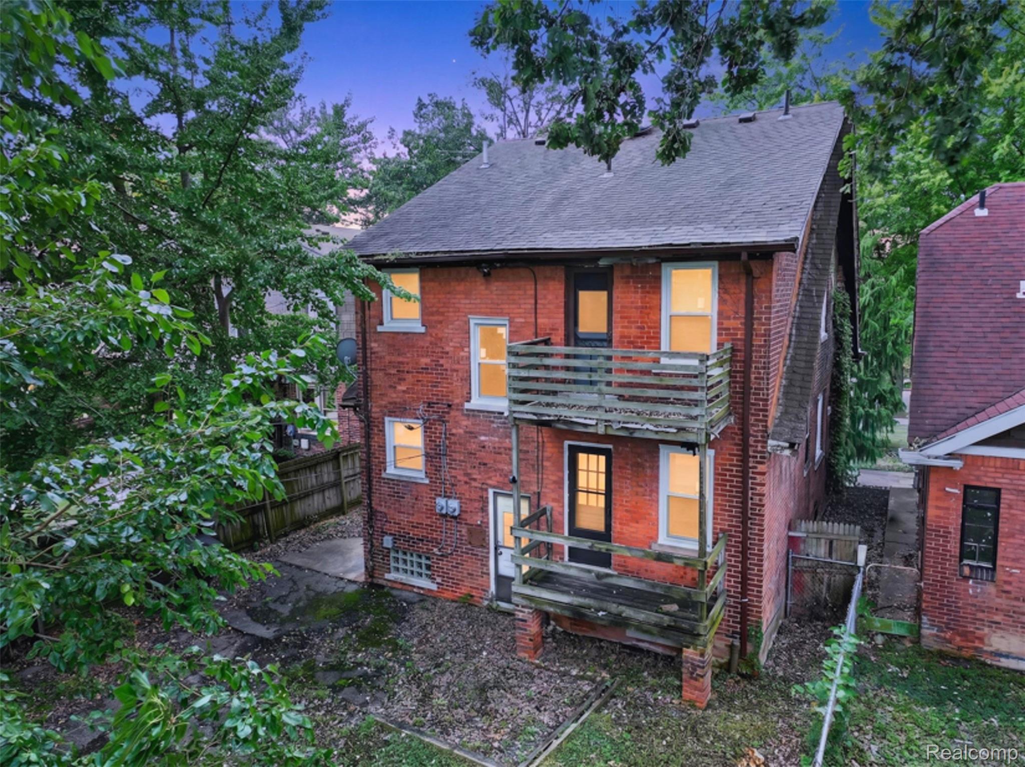 5572 Kensington Avenue Property Photo 38