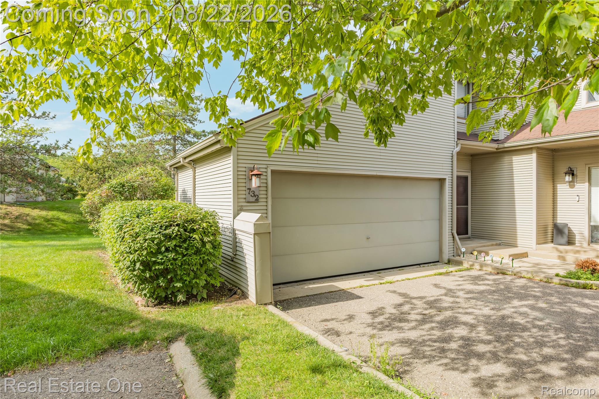 732 Hamilton Court Property Photo 2