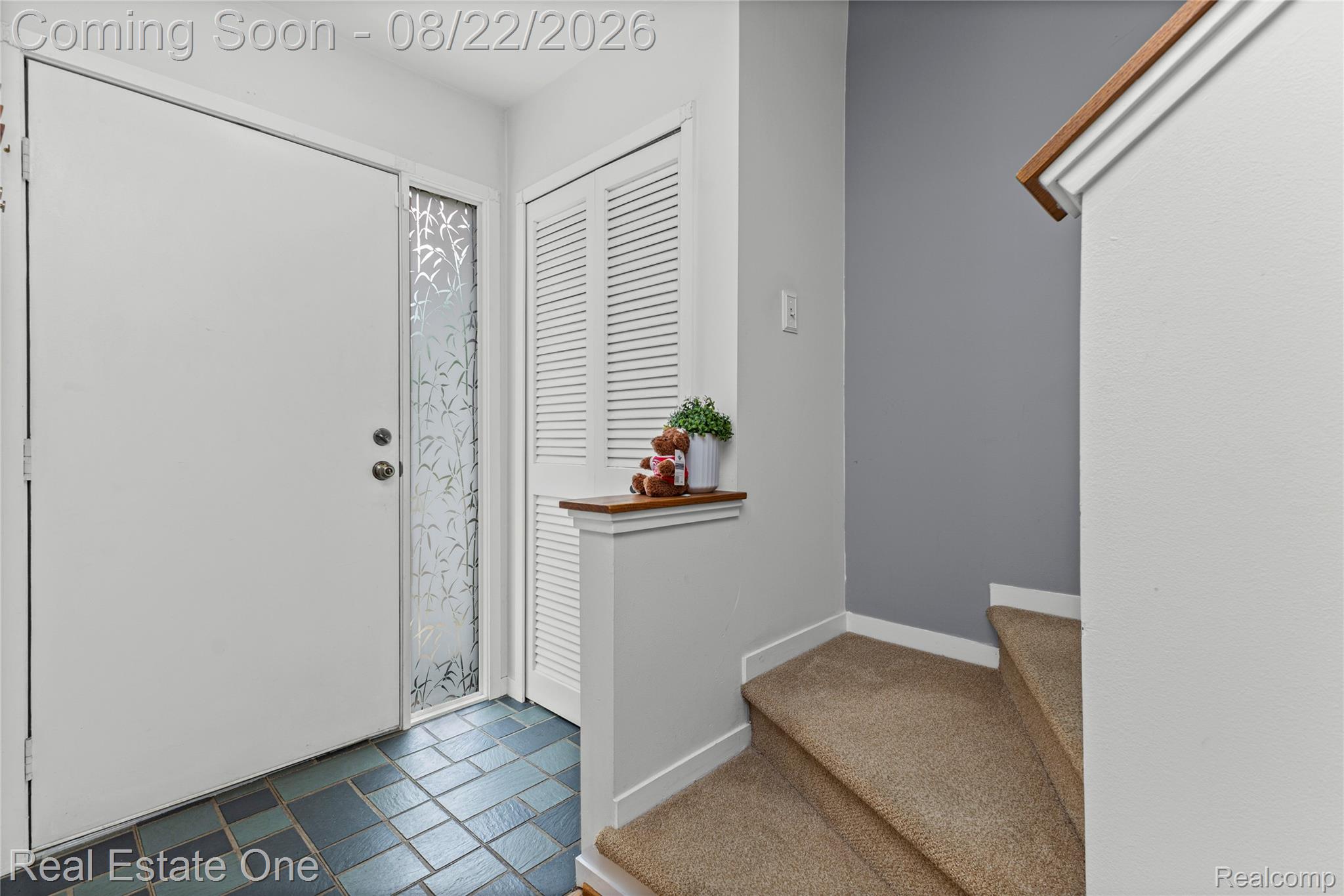 732 Hamilton Court Property Photo 4