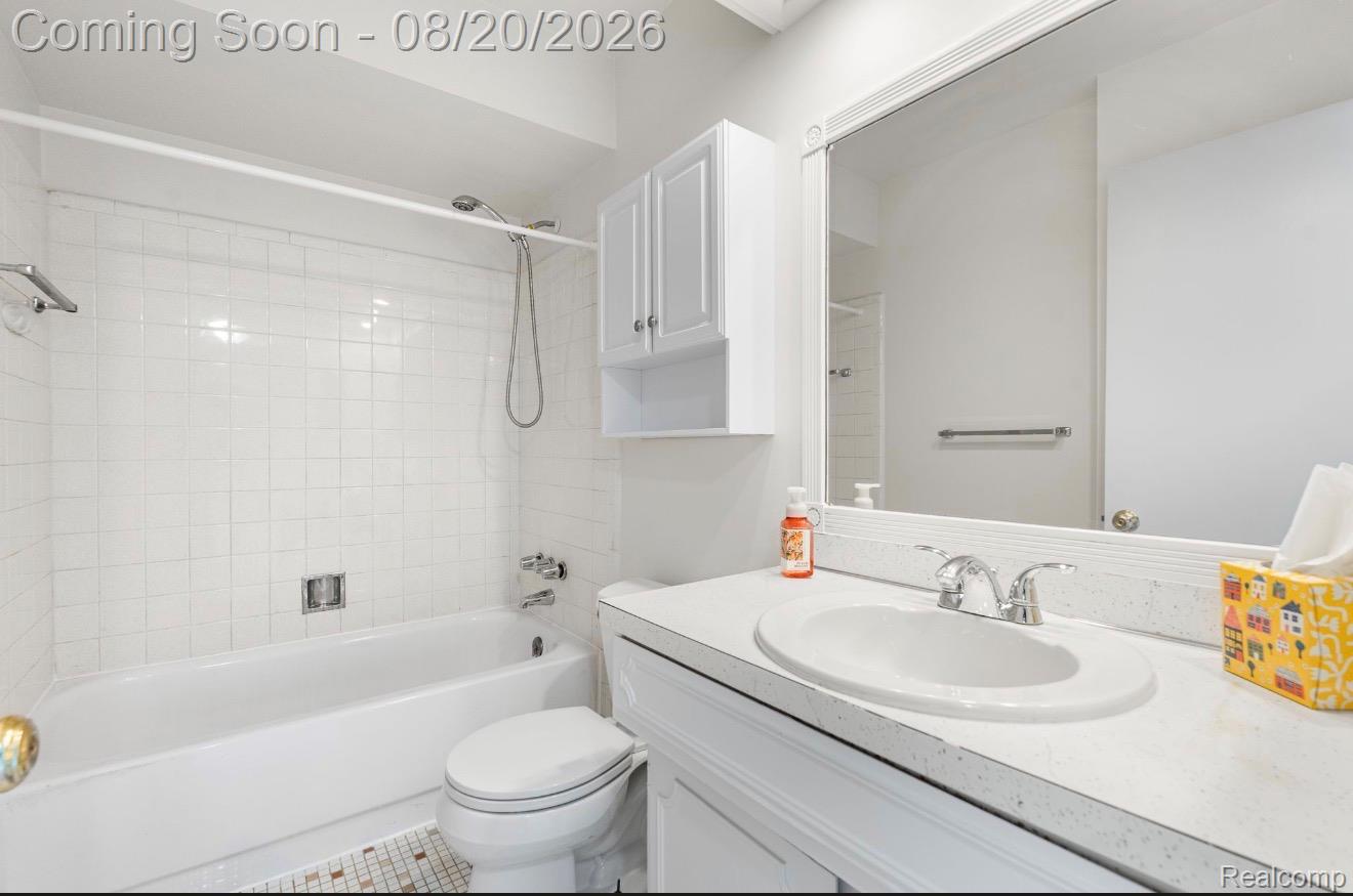 8140 Crestview Drive Property Photo 19