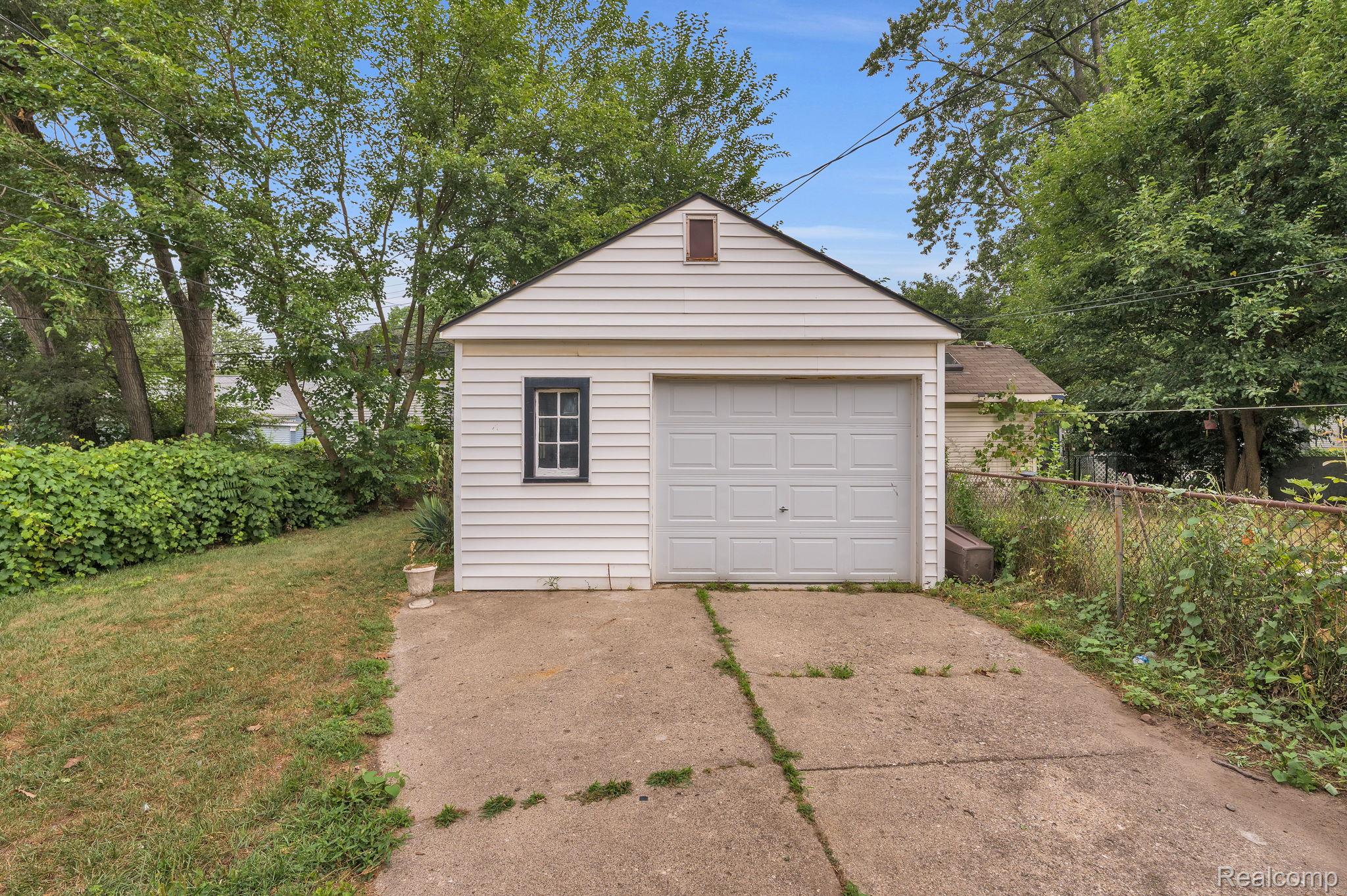 24840 New York Street Property Photo 23