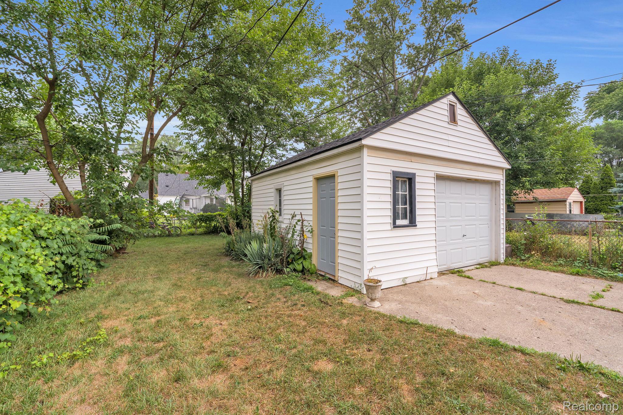 24840 New York Street Property Photo 24