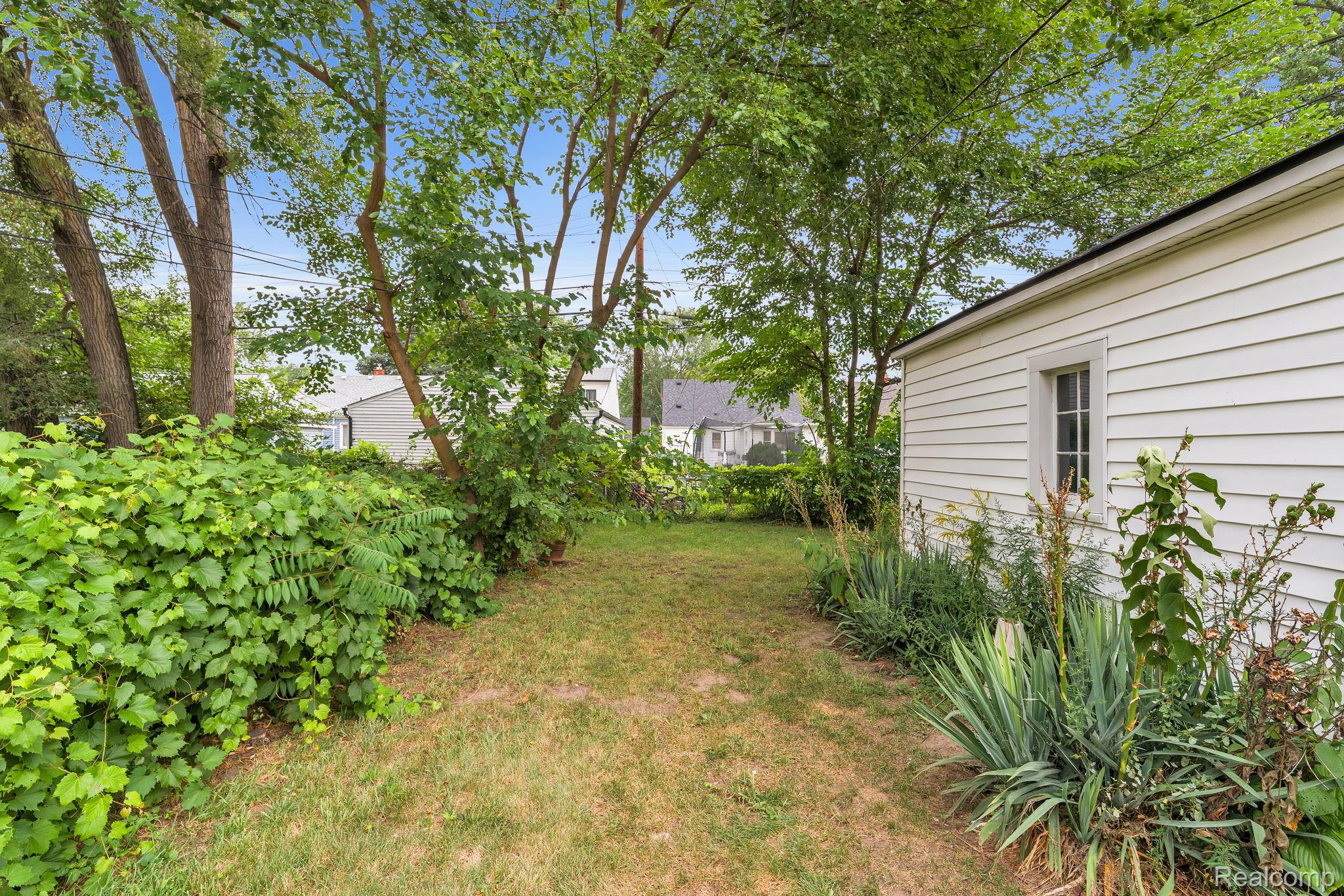 24840 New York Street Property Photo 25