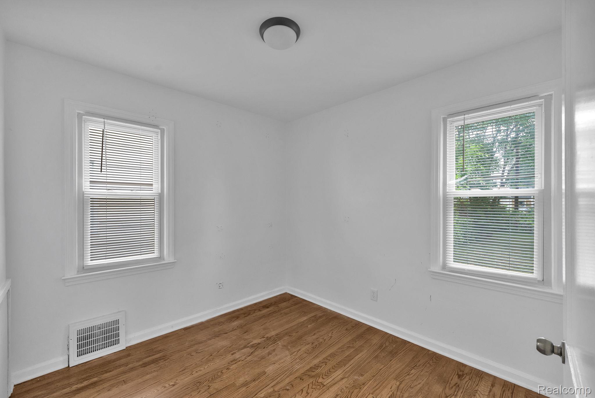 24840 New York Street Property Photo 36
