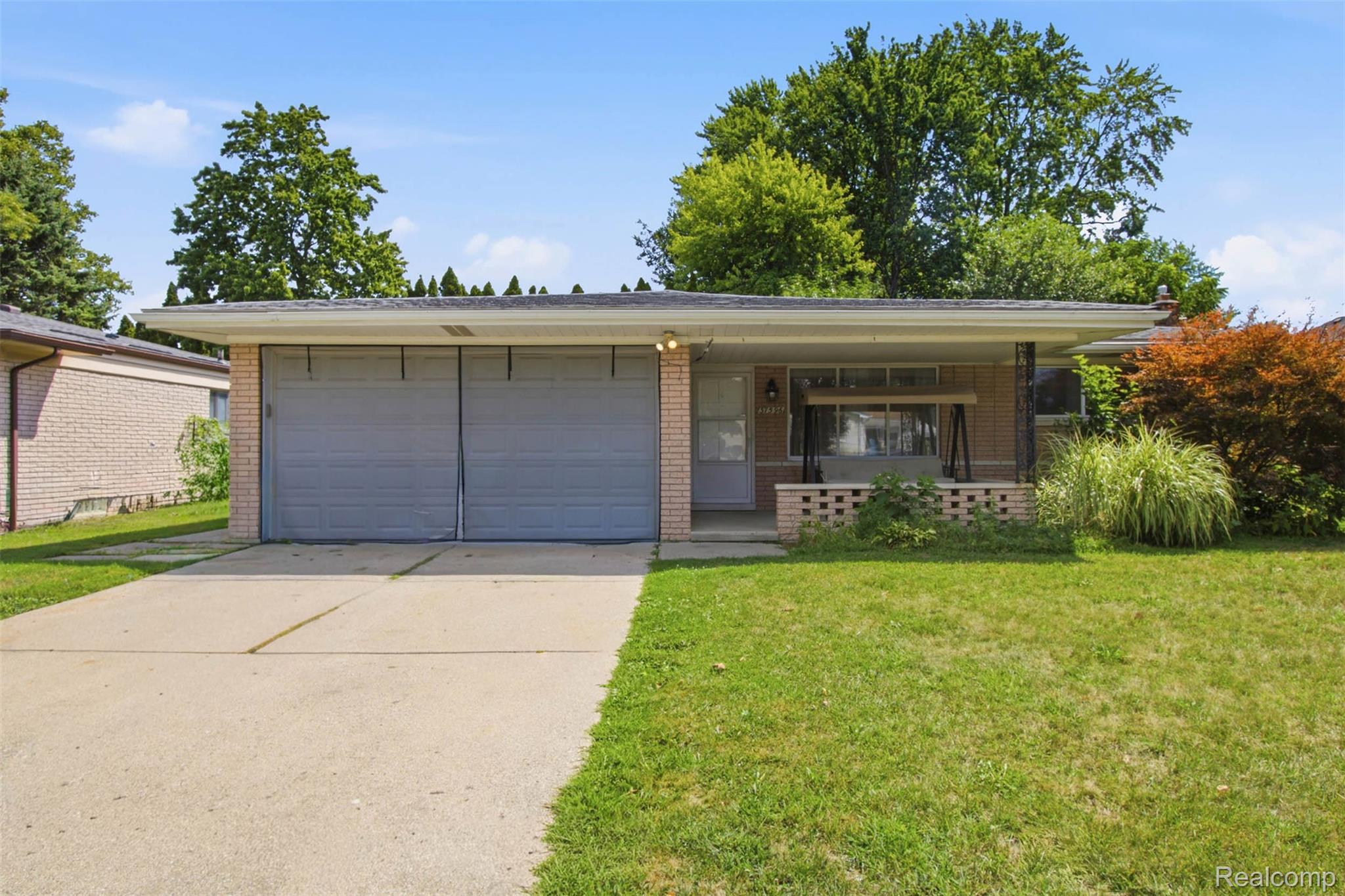 37596 Adrian Drive Property Photo 2