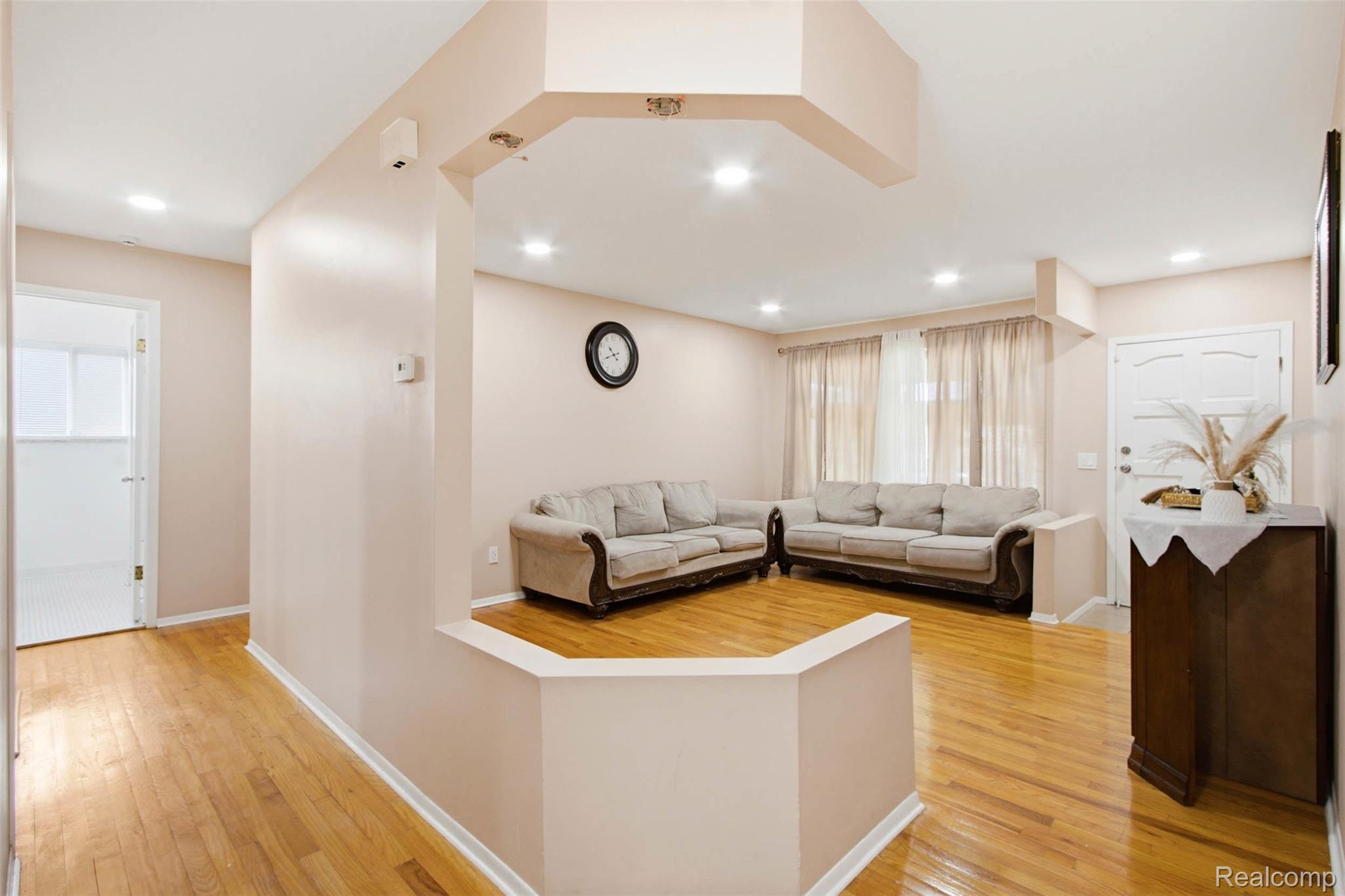 37596 Adrian Drive Property Photo 5