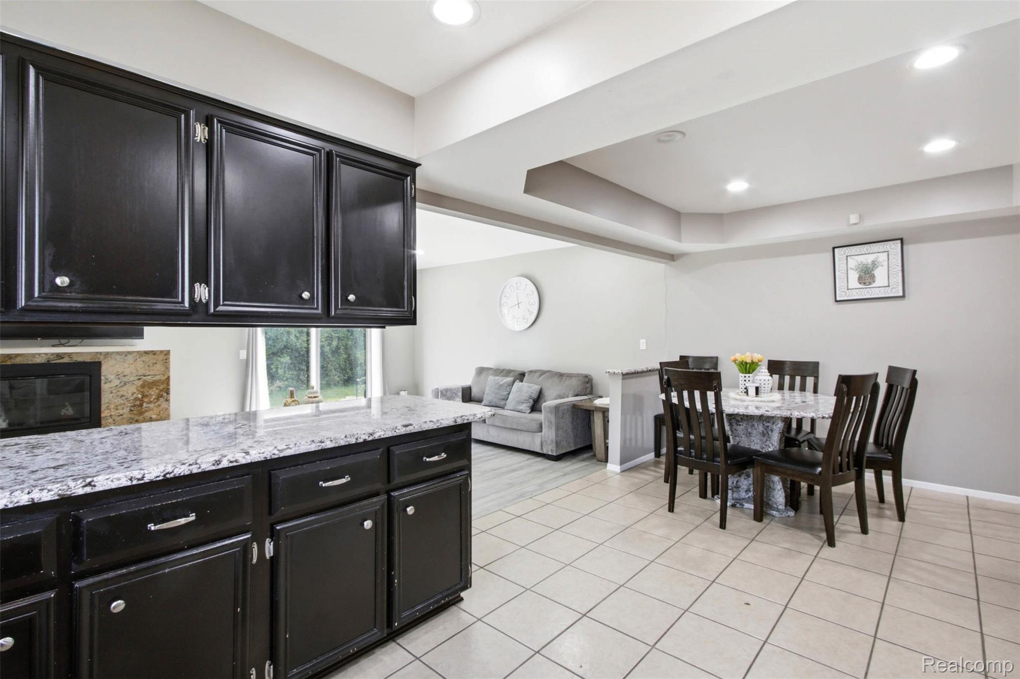 37596 Adrian Drive Property Photo 10