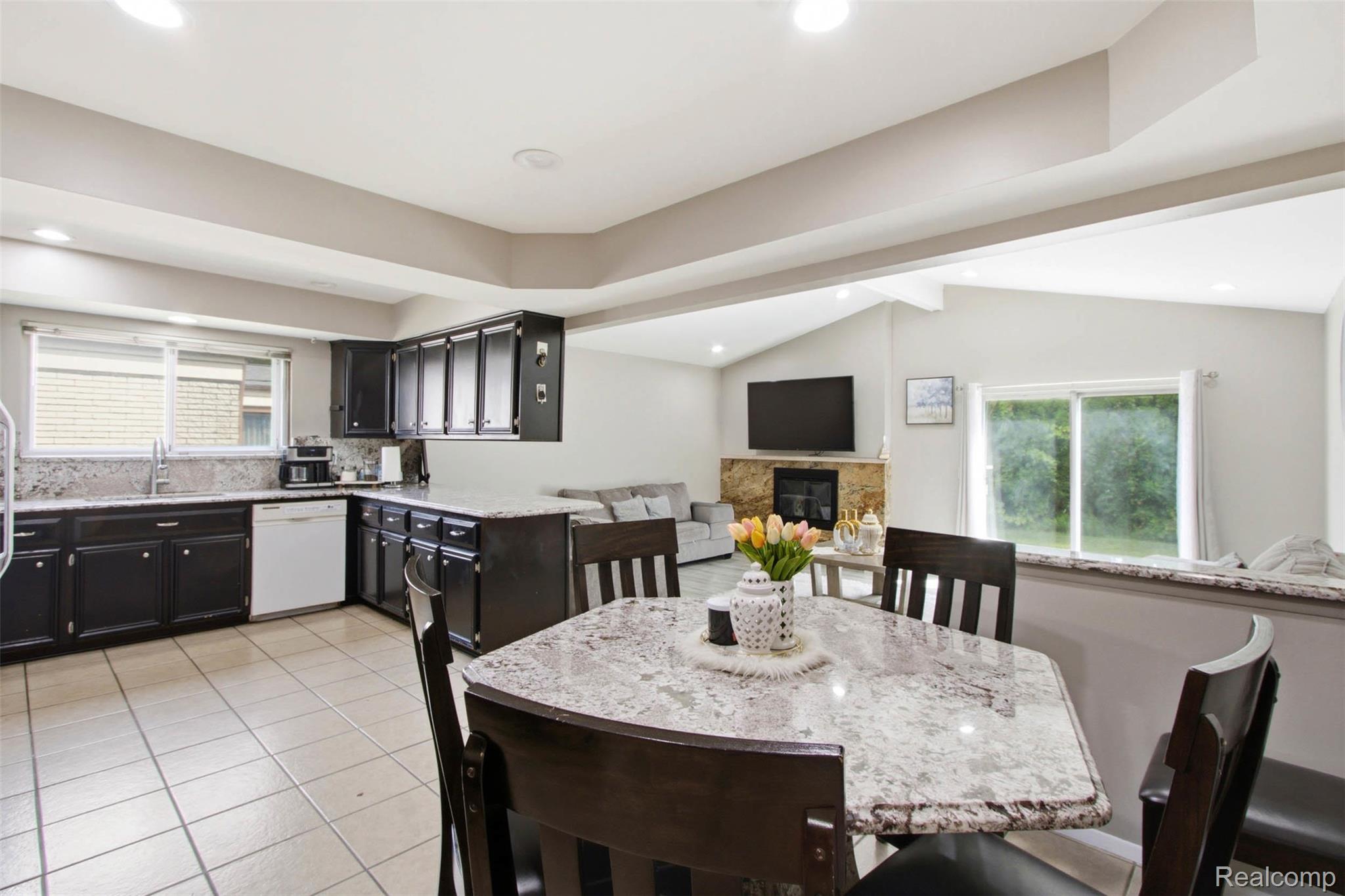 37596 Adrian Drive Property Photo 11
