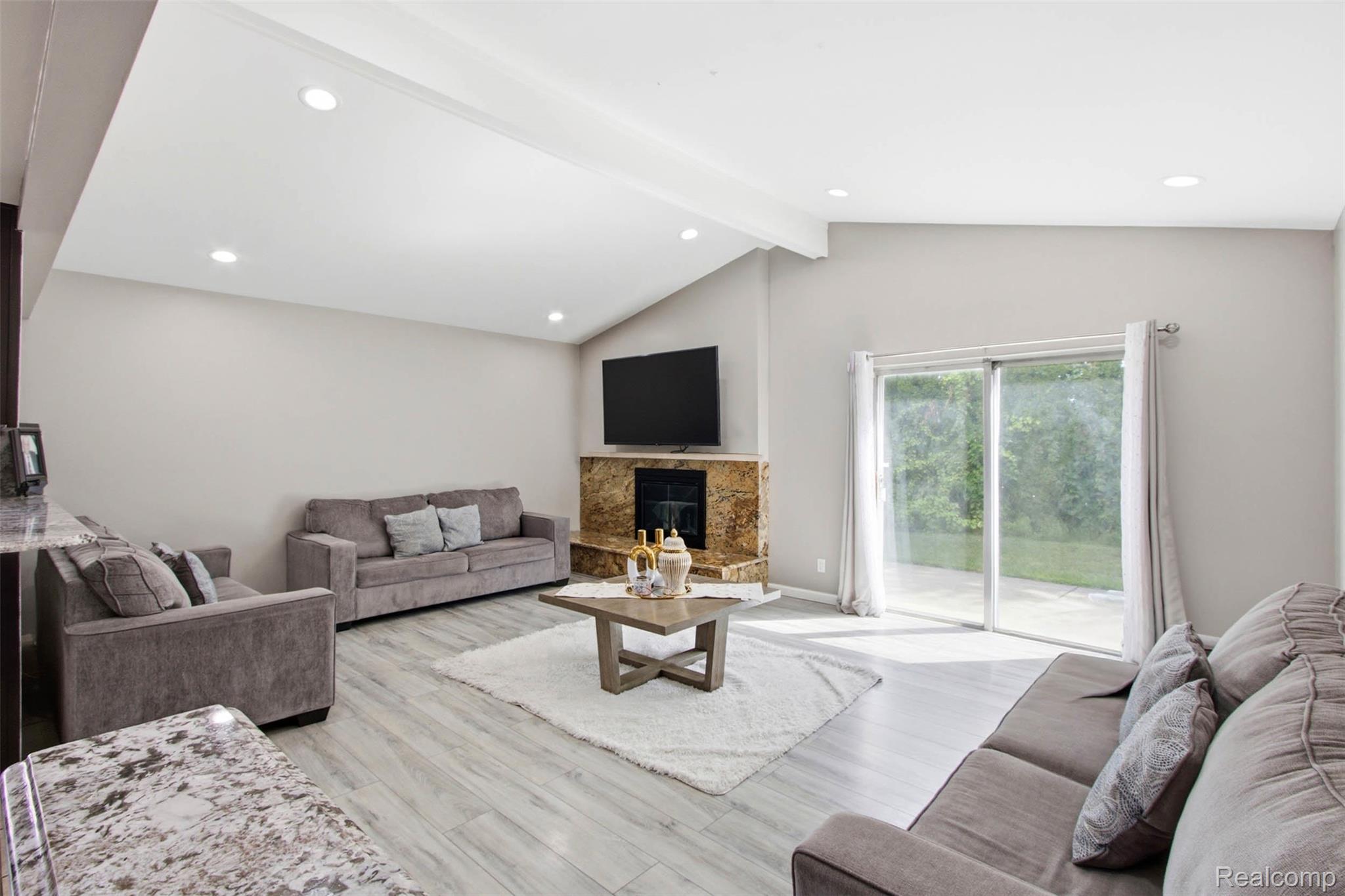 37596 Adrian Drive Property Photo 14