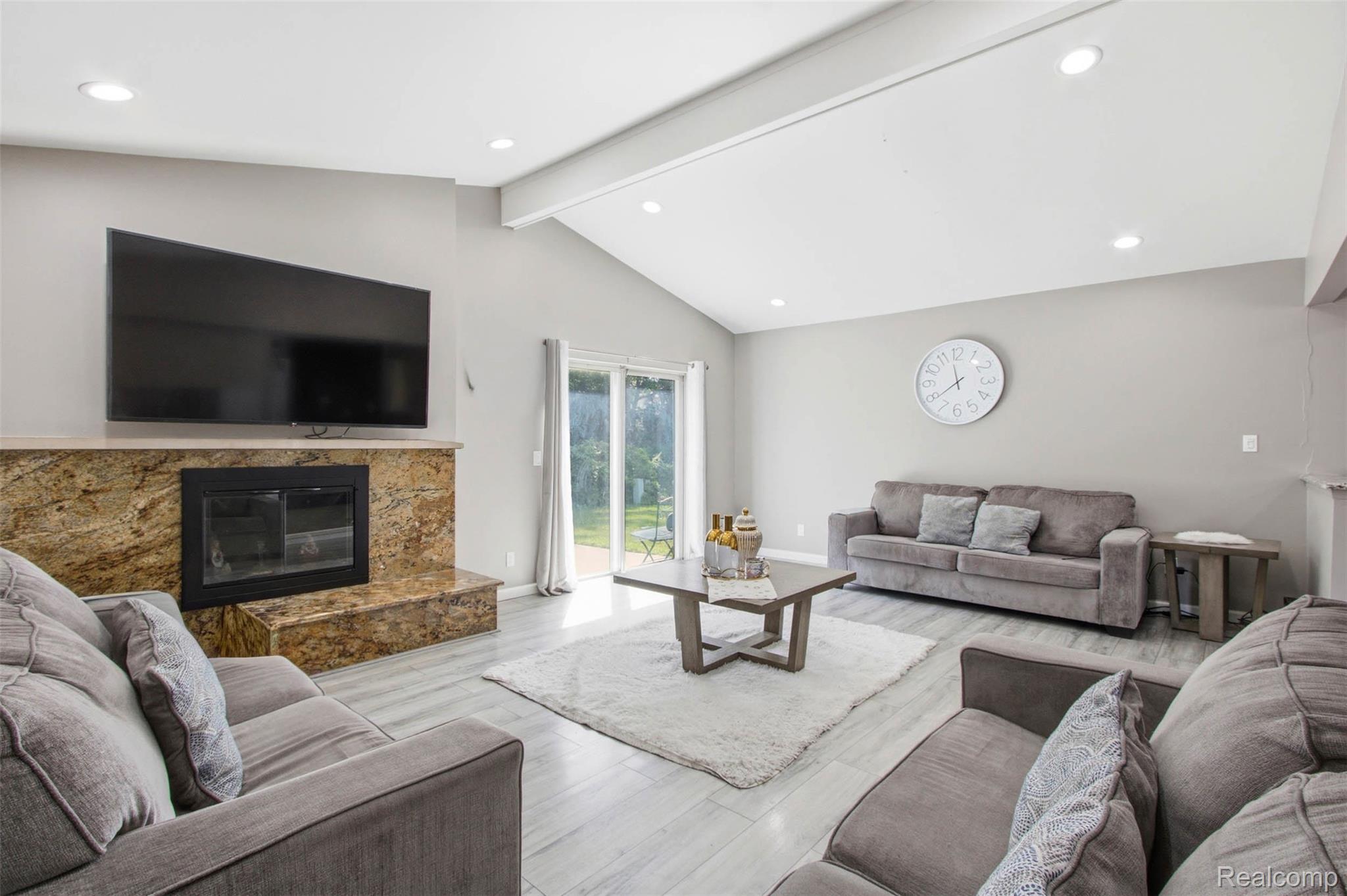 37596 Adrian Drive Property Photo 15