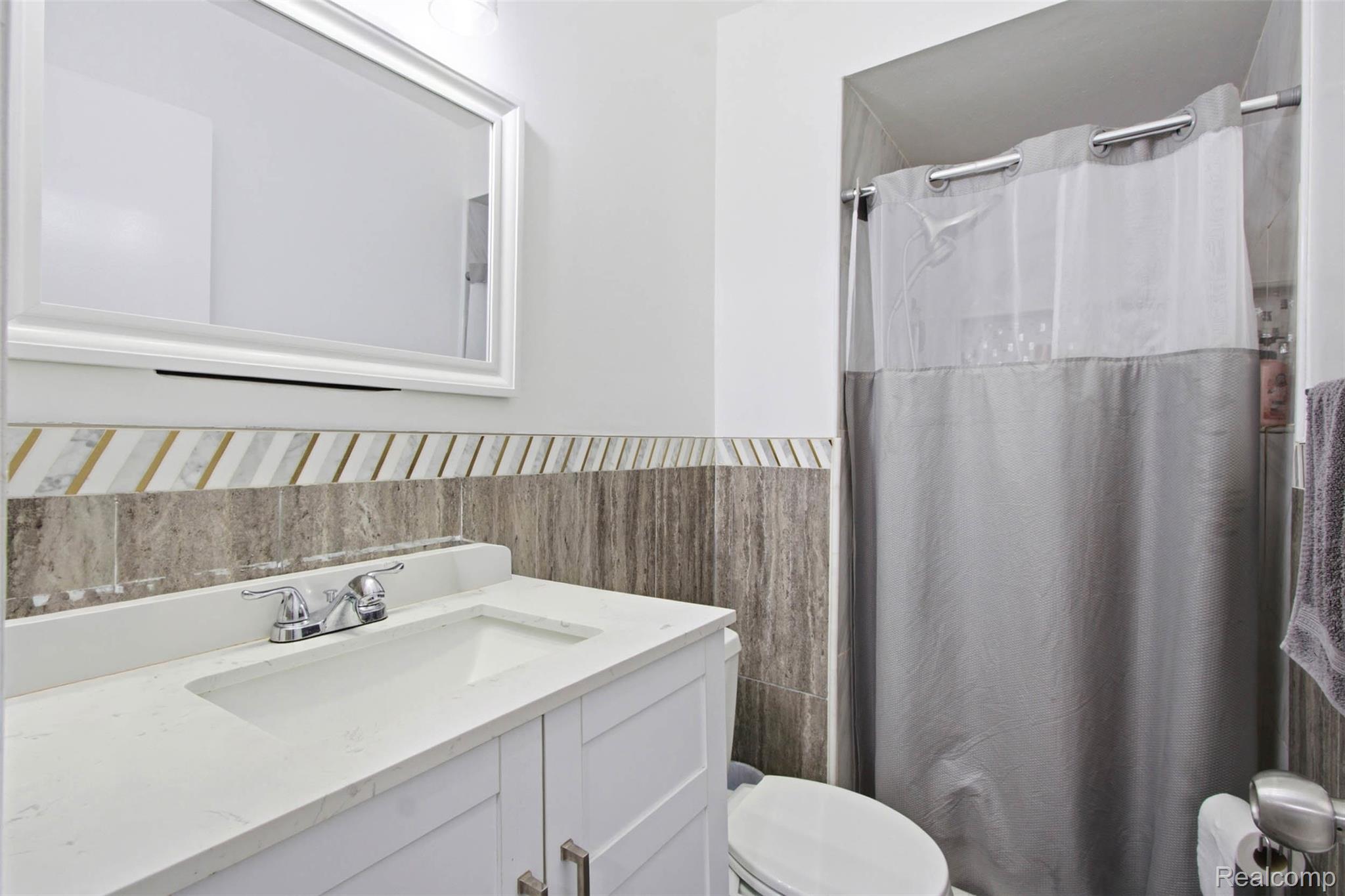 37596 Adrian Drive Property Photo 17