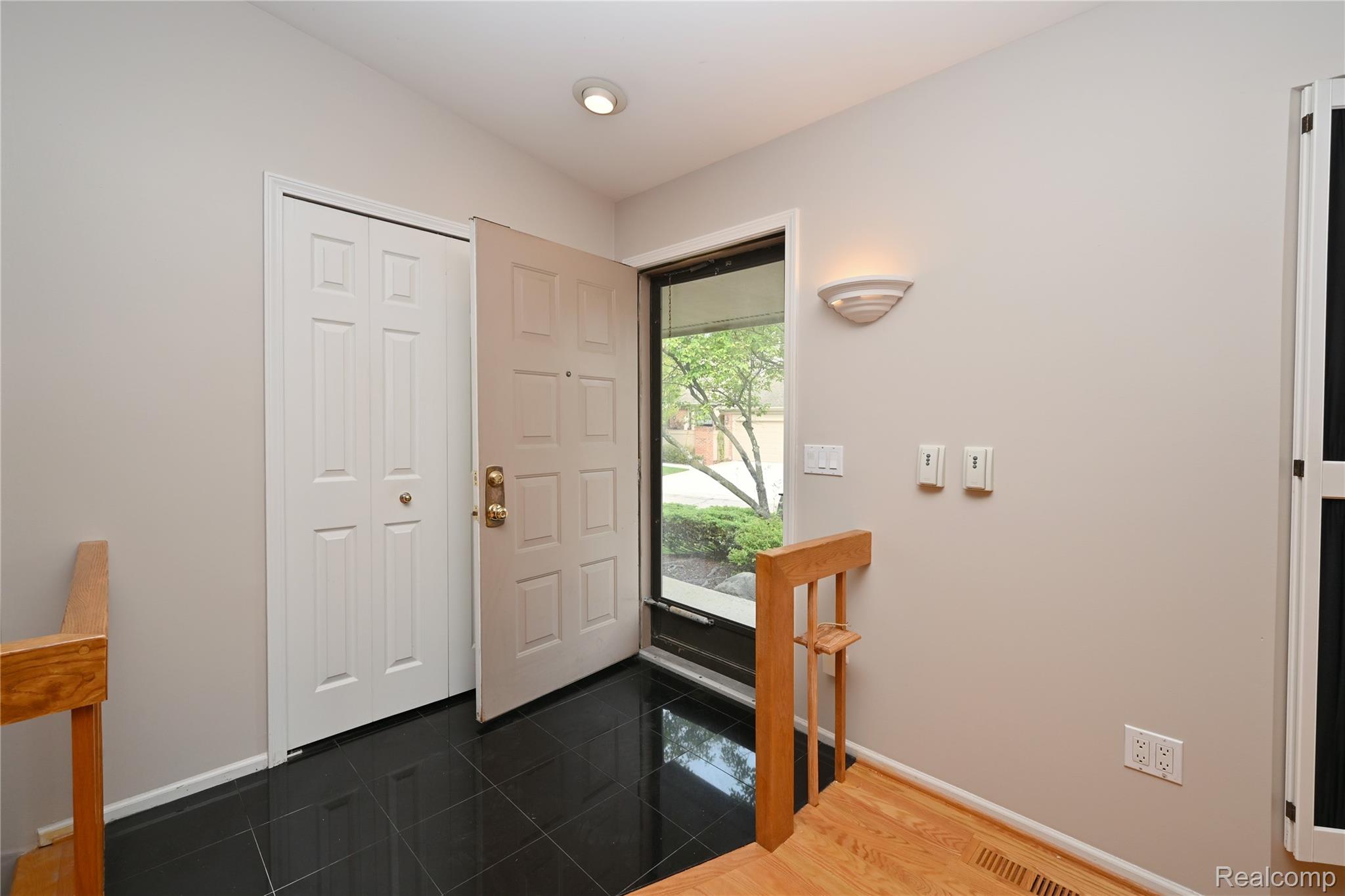 7274 Westchester Road 8 Property Photo 3