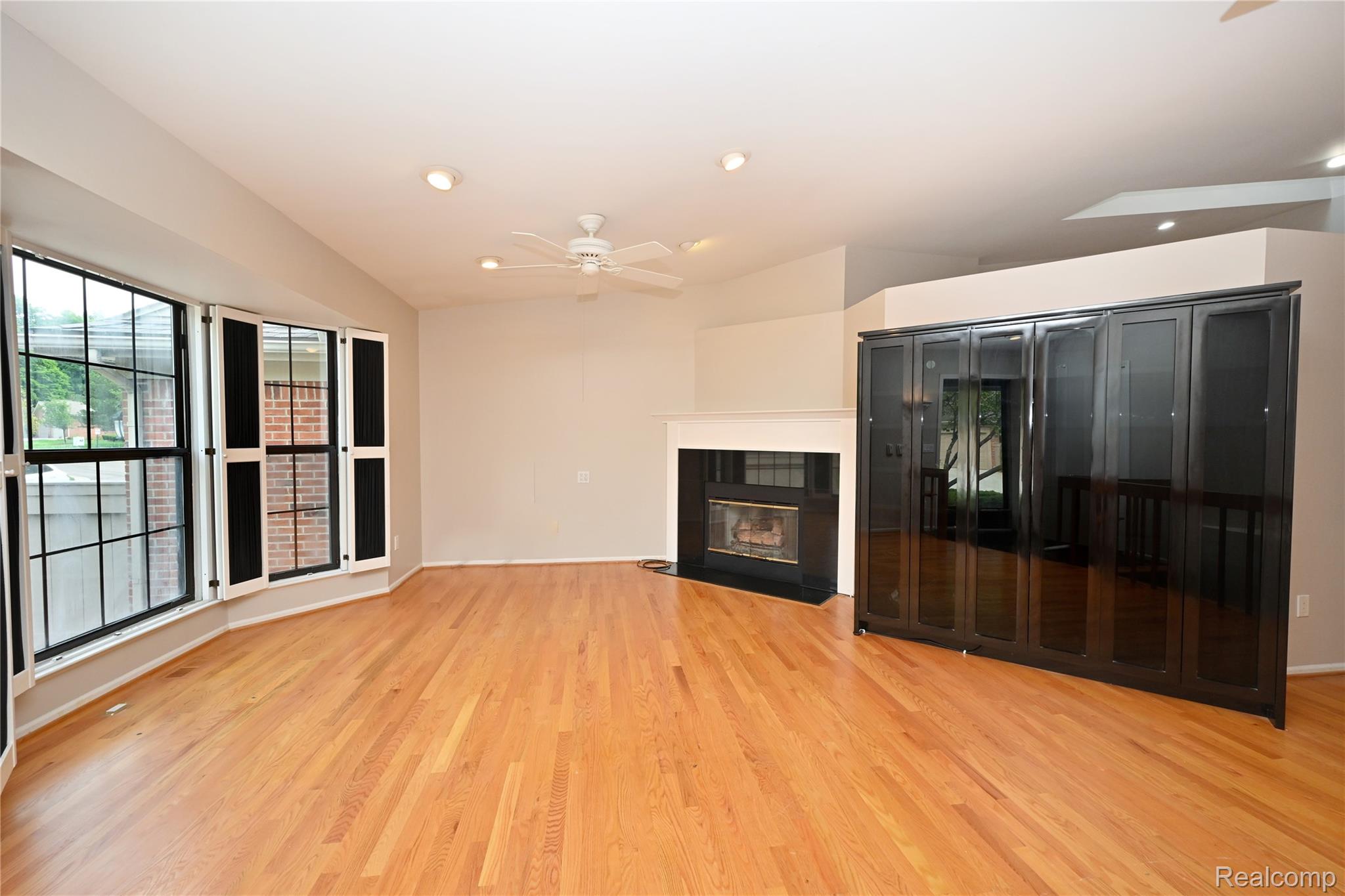7274 Westchester Road 8 Property Photo 5