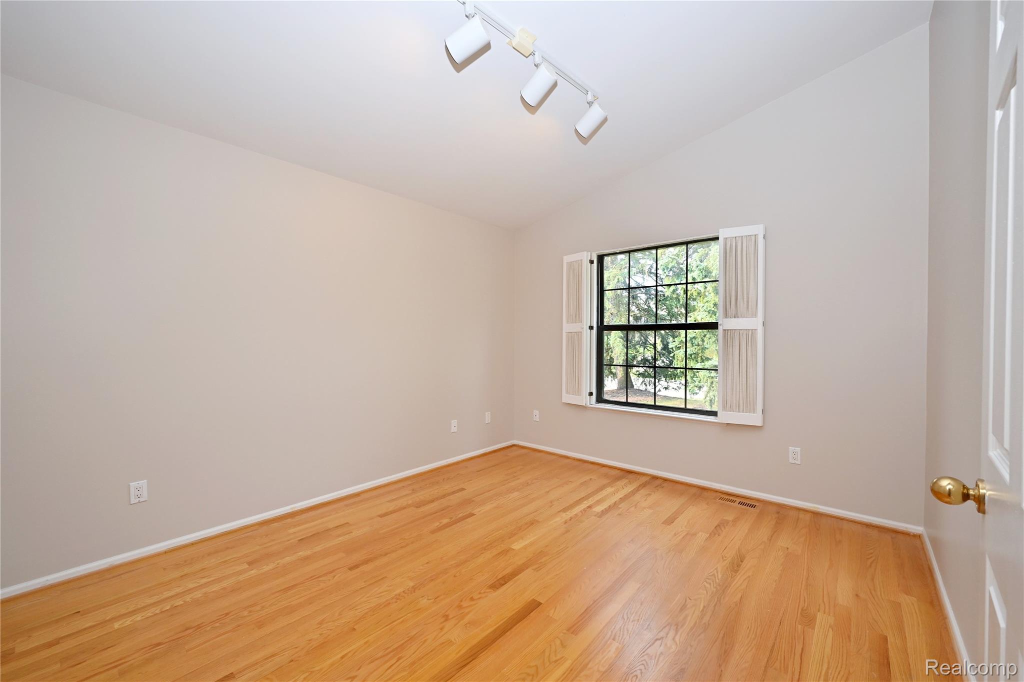7274 Westchester Road 8 Property Photo 21