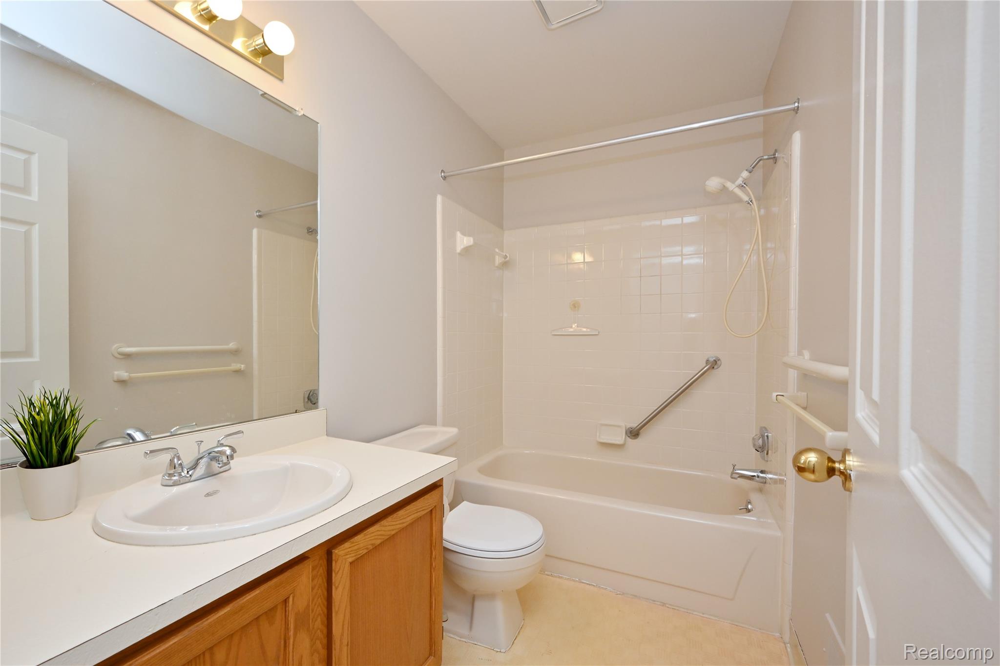 7274 Westchester Road 8 Property Photo 23