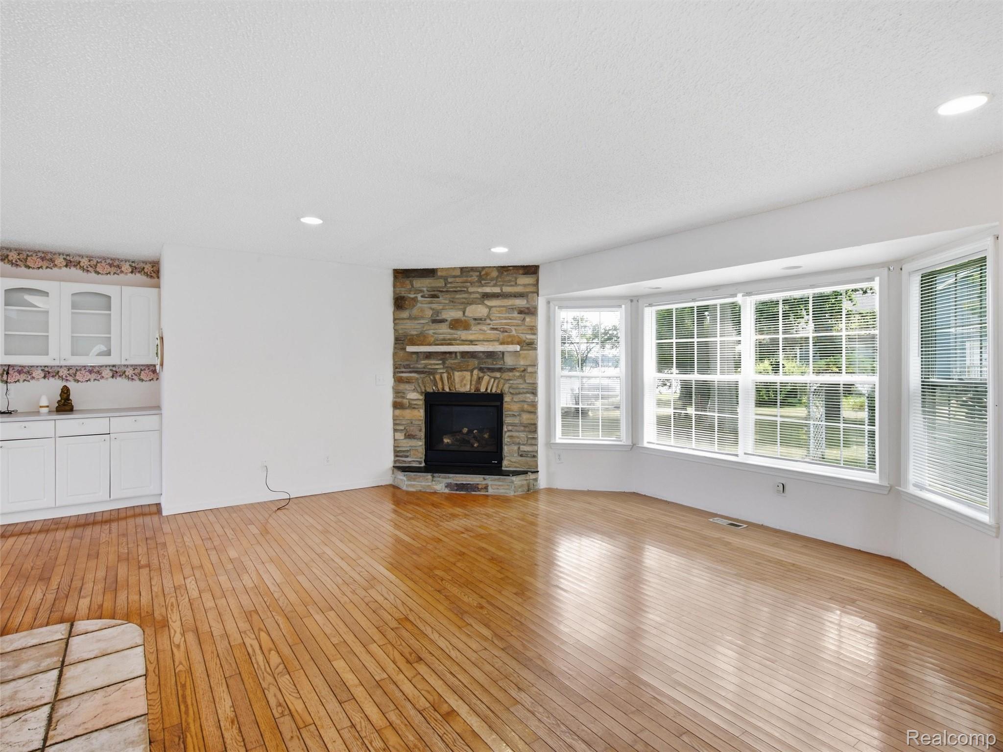 8954 Patrick Drive Property Photo 6