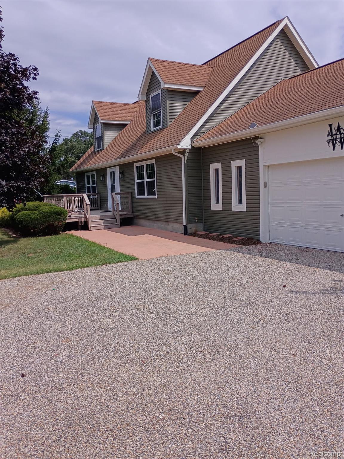 15465 Rhoades Lane Property Photo 1