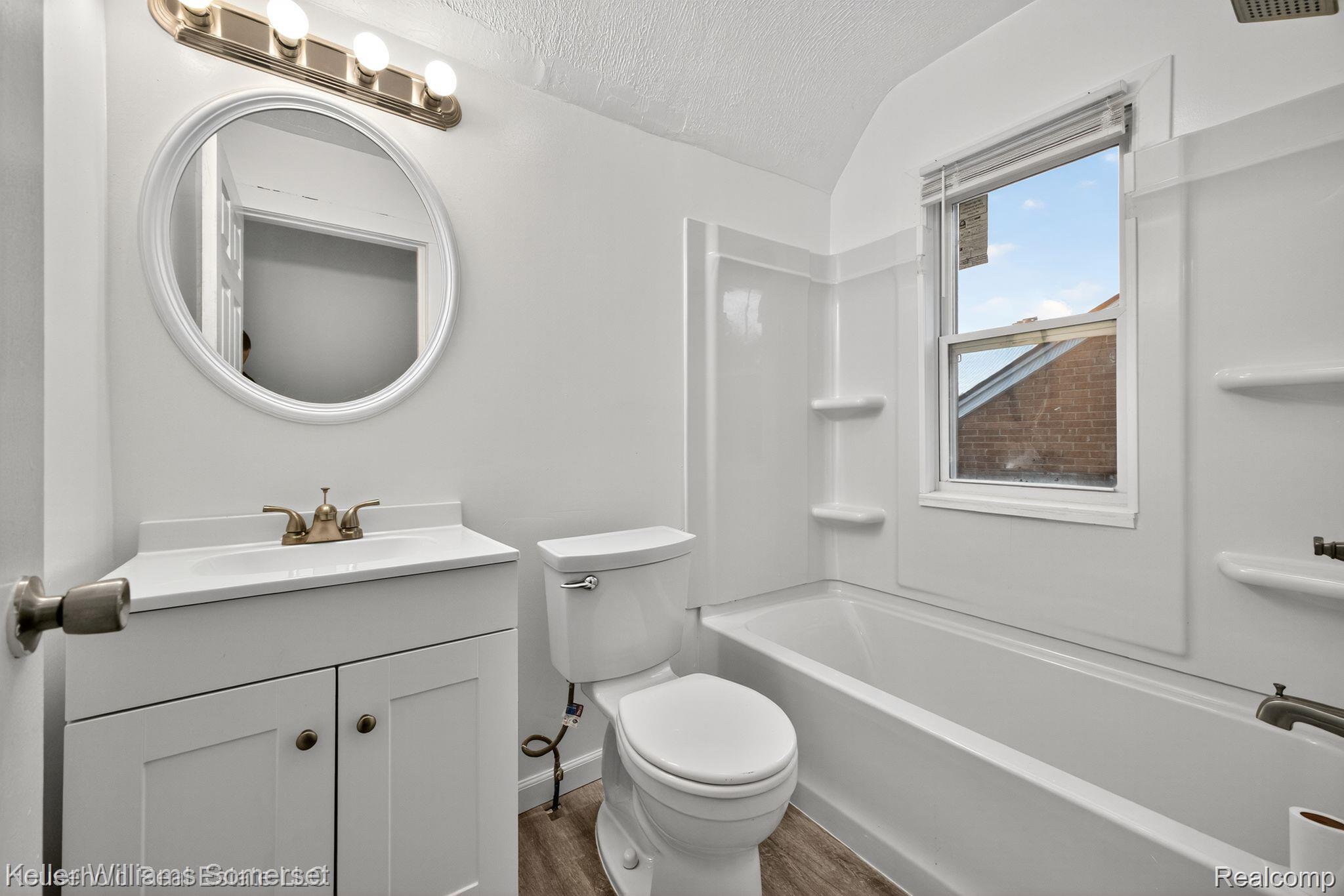15340 Stout Street Property Photo 5