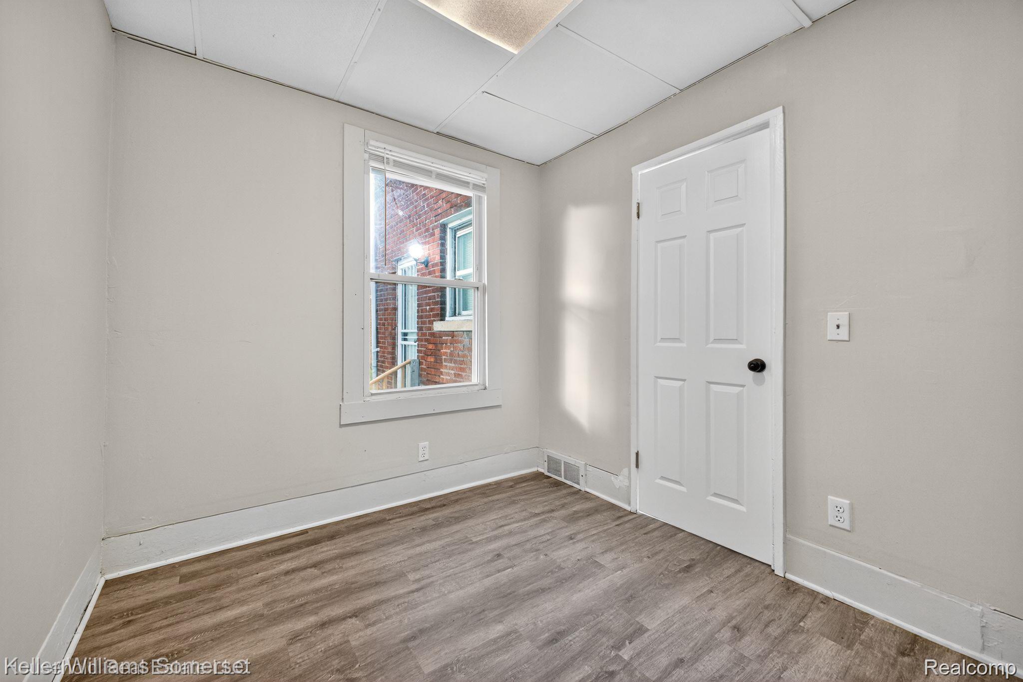 15340 Stout Street Property Photo 7