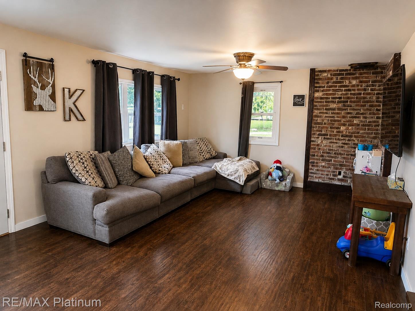 6082 Thomas Street Property Photo 2