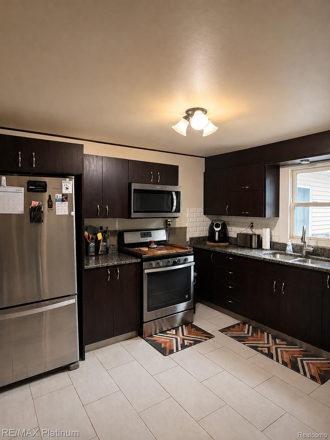 6082 Thomas Street Property Photo 4