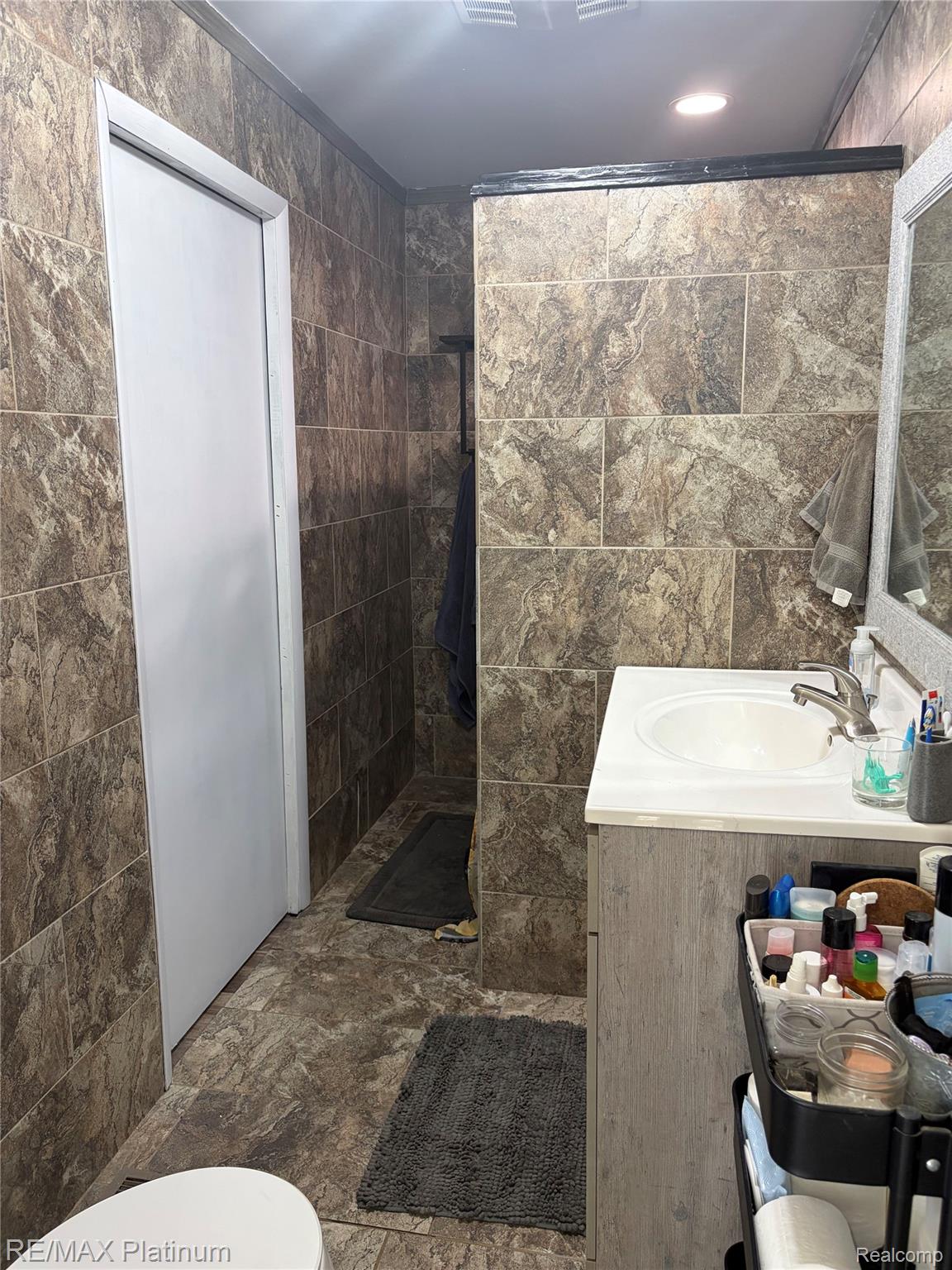 6082 Thomas Street Property Photo 9