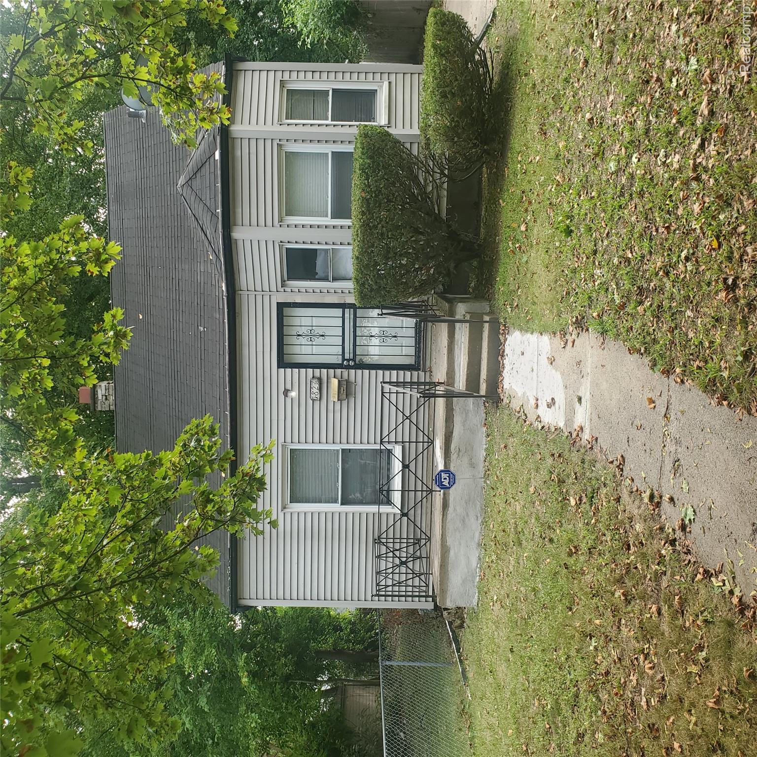 18231 Pembroke Avenue Property Photo 1