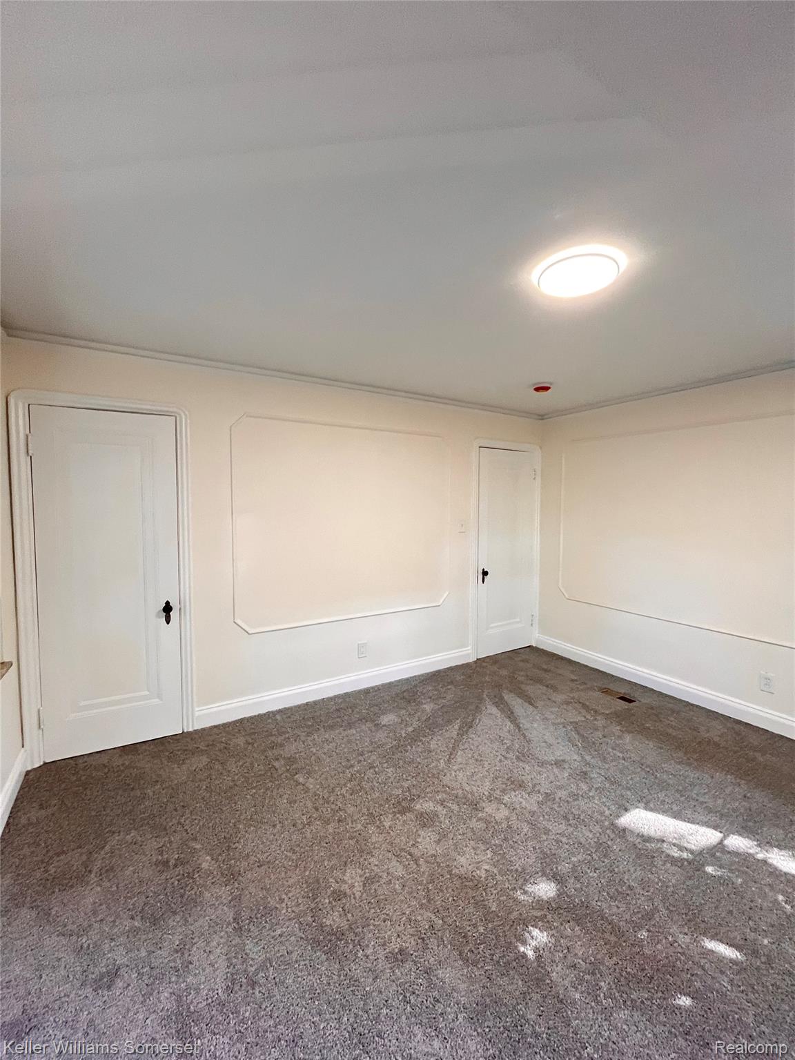 12604 E Outer Drive Property Photo 3
