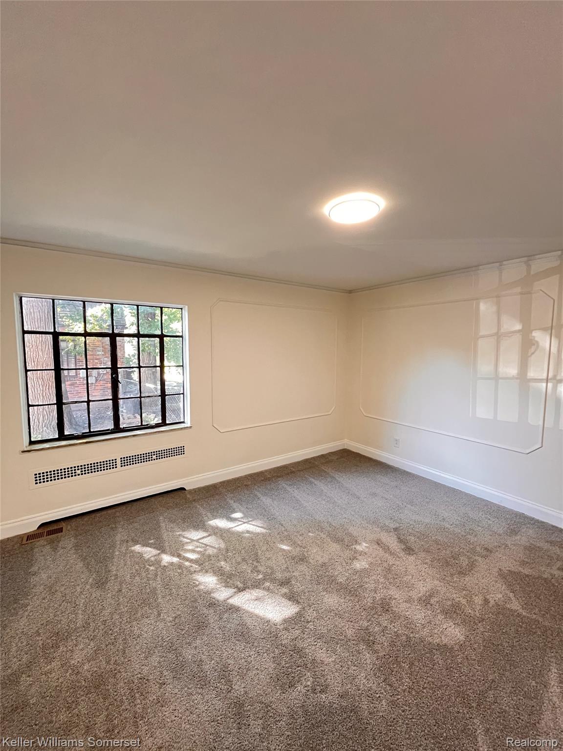 12604 E Outer Drive Property Photo 4