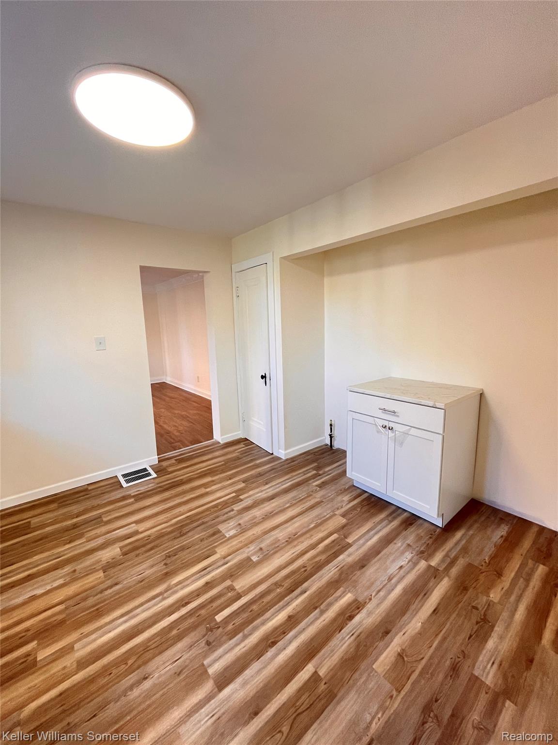 12604 E Outer Drive Property Photo 6