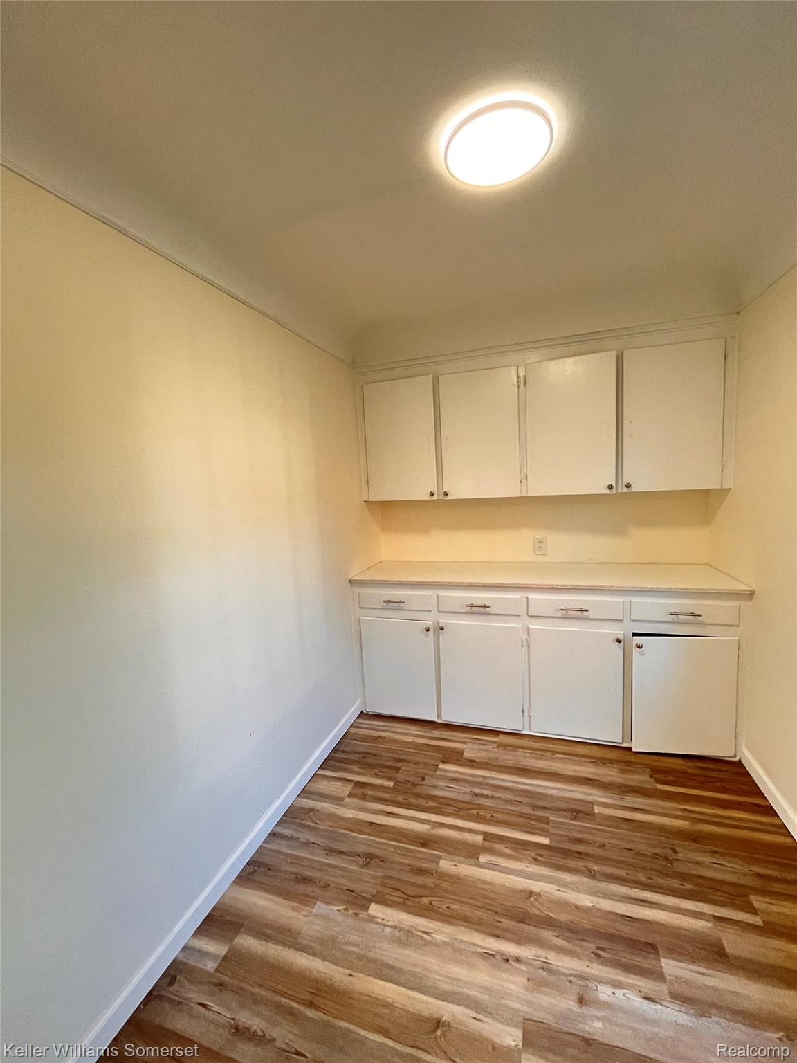 12604 E Outer Drive Property Photo 8