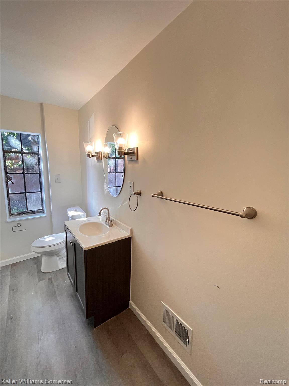 12604 E Outer Drive Property Photo 14