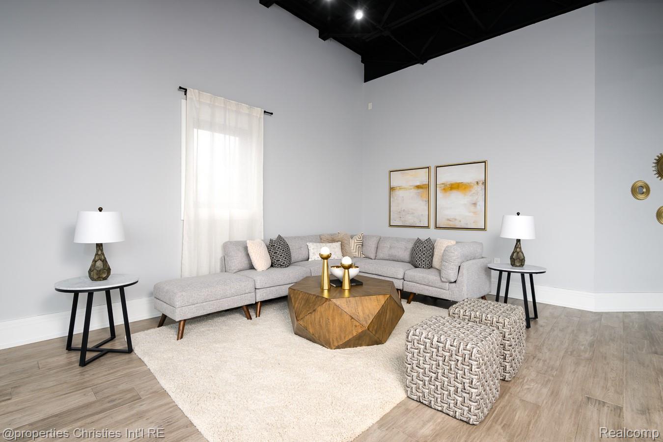 32686 Woodward Avenue E Property Photo 1