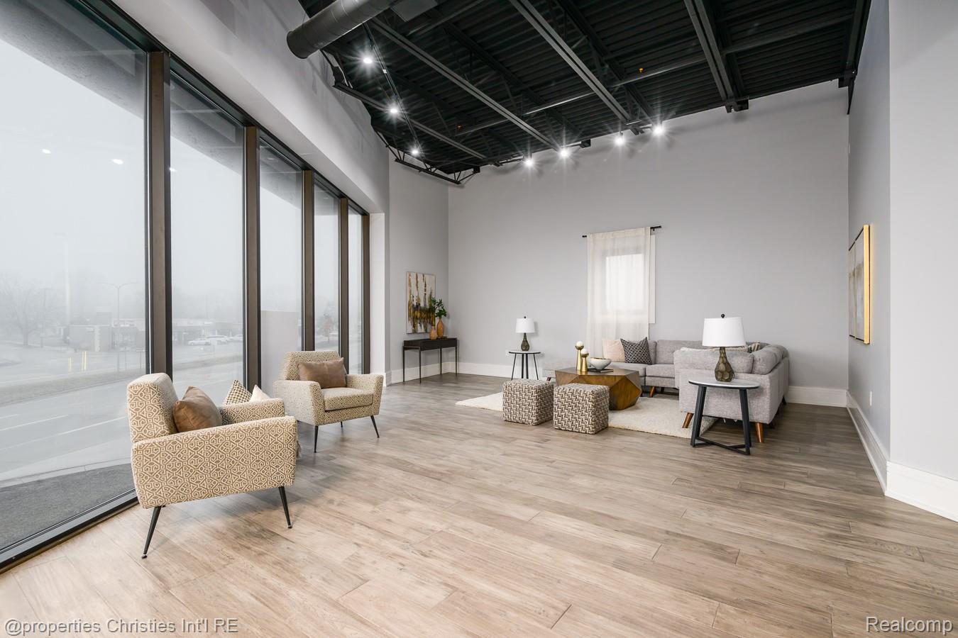 32686 Woodward Avenue E Property Photo 2