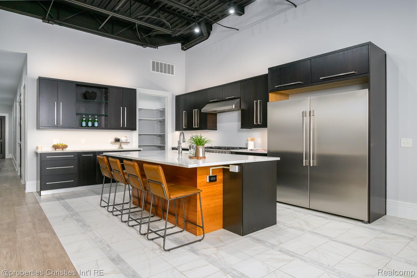 32686 Woodward Avenue E Property Photo 3