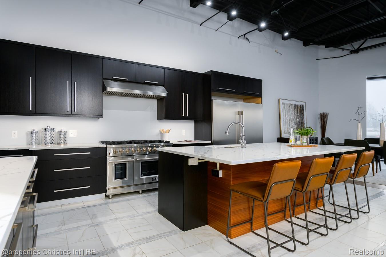32686 Woodward Avenue E Property Photo 4