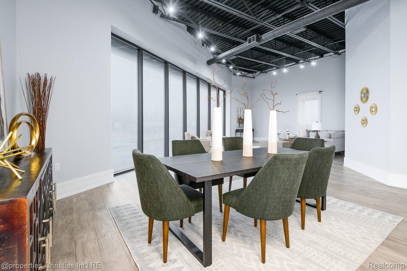 32686 Woodward Avenue E Property Photo 7