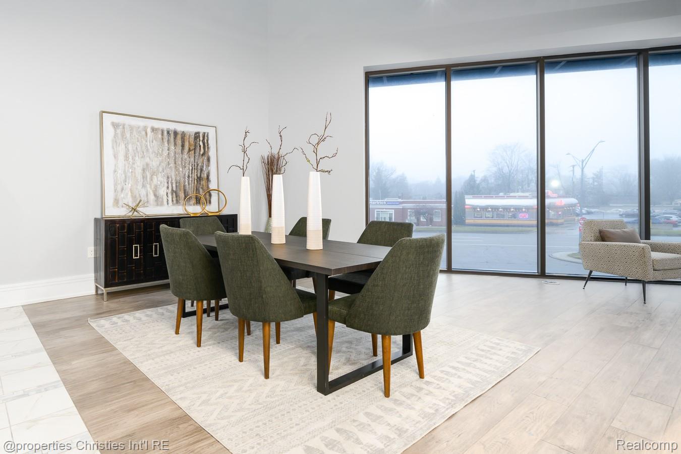 32686 Woodward Avenue E Property Photo 8