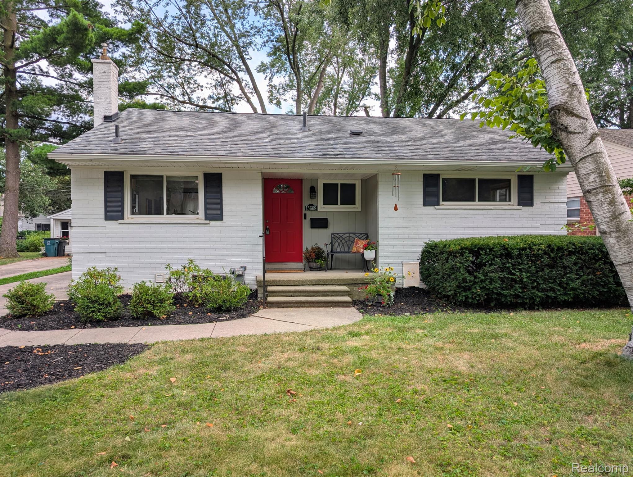 15669 Buckingham Avenue Property Photo 2