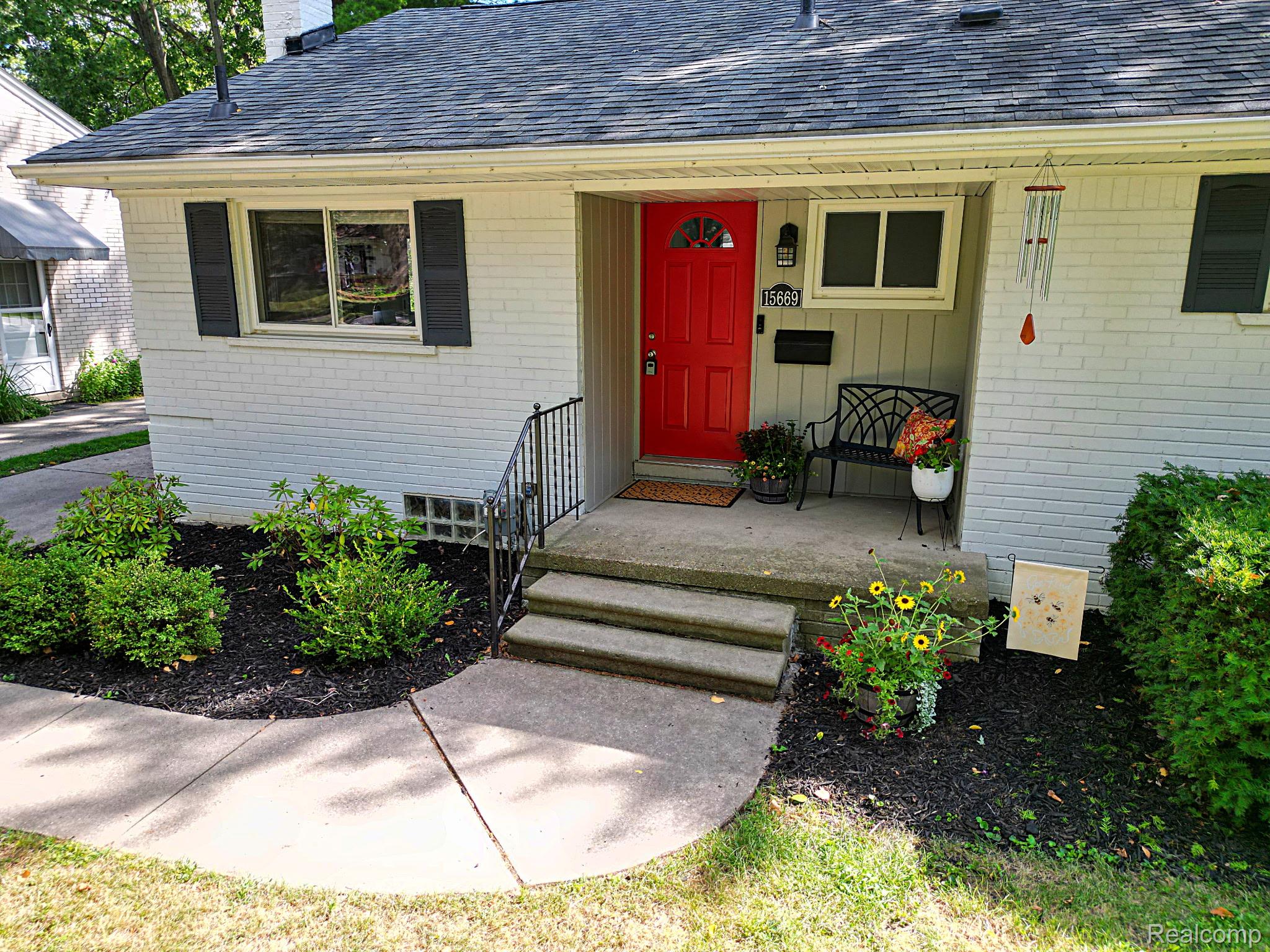 15669 Buckingham Avenue Property Photo 3