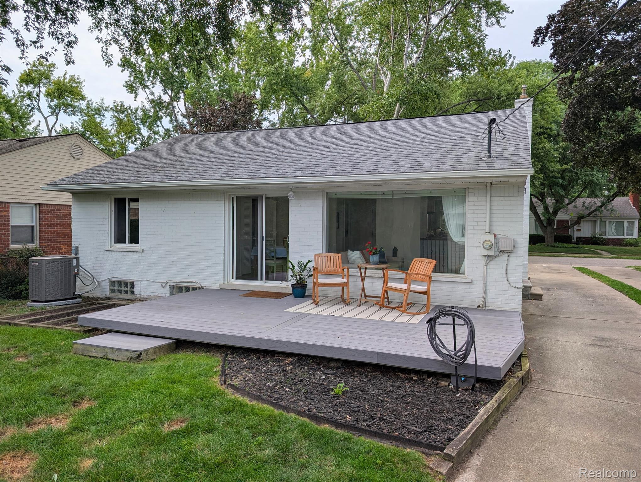 15669 Buckingham Avenue Property Photo 4