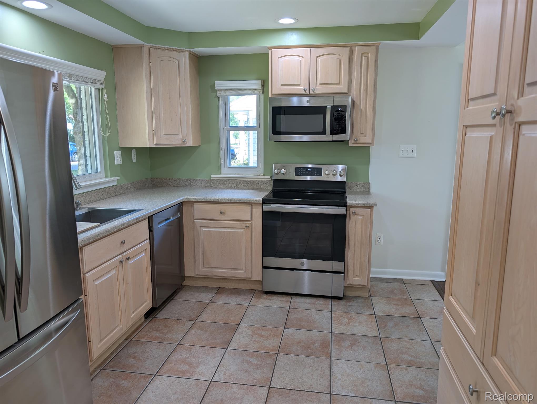 15669 Buckingham Avenue Property Photo 7