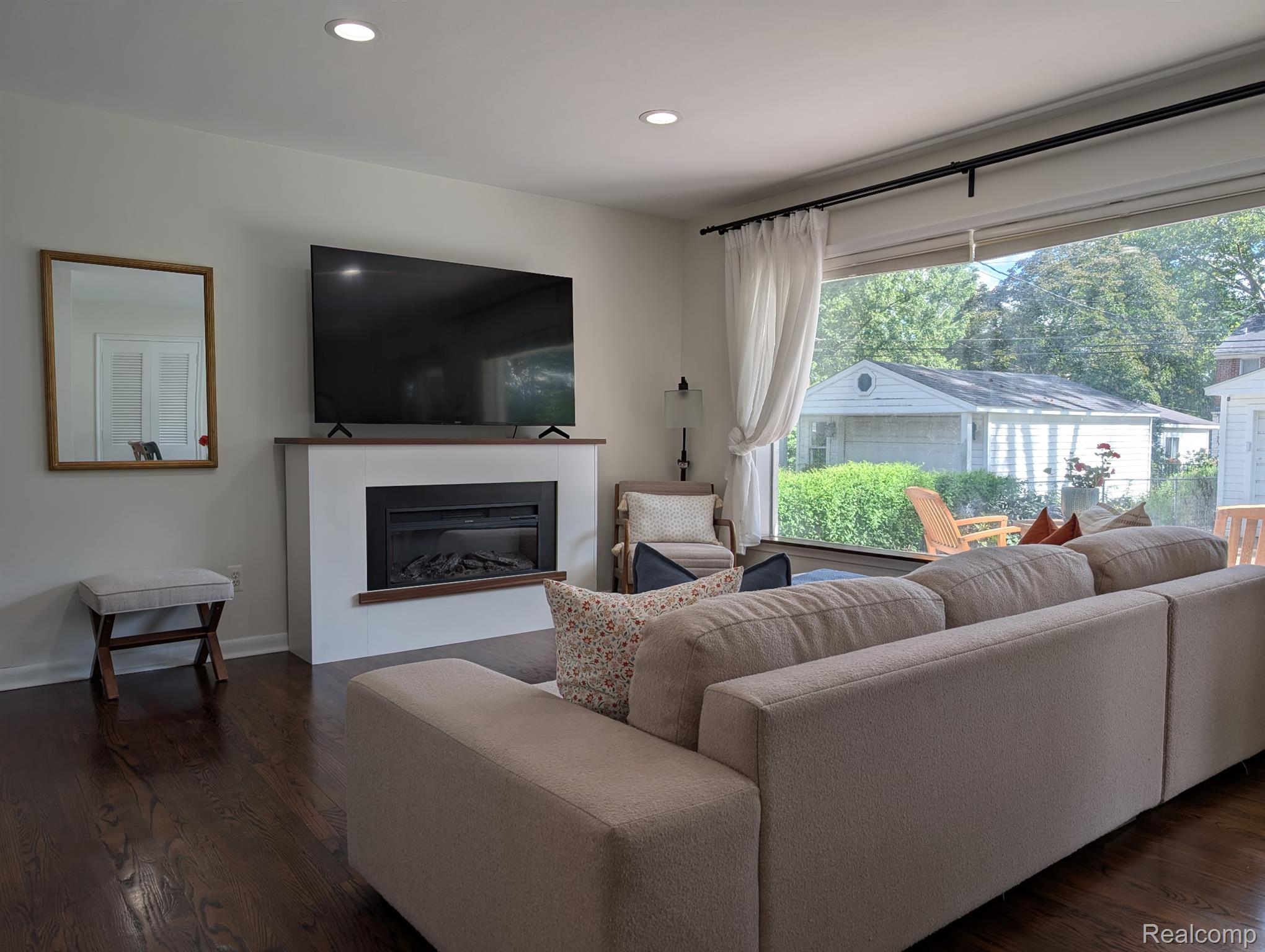 15669 Buckingham Avenue Property Photo 11