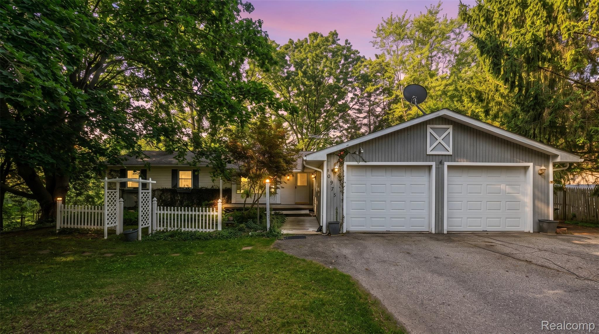 10975 Andersonville Road Property Photo 1