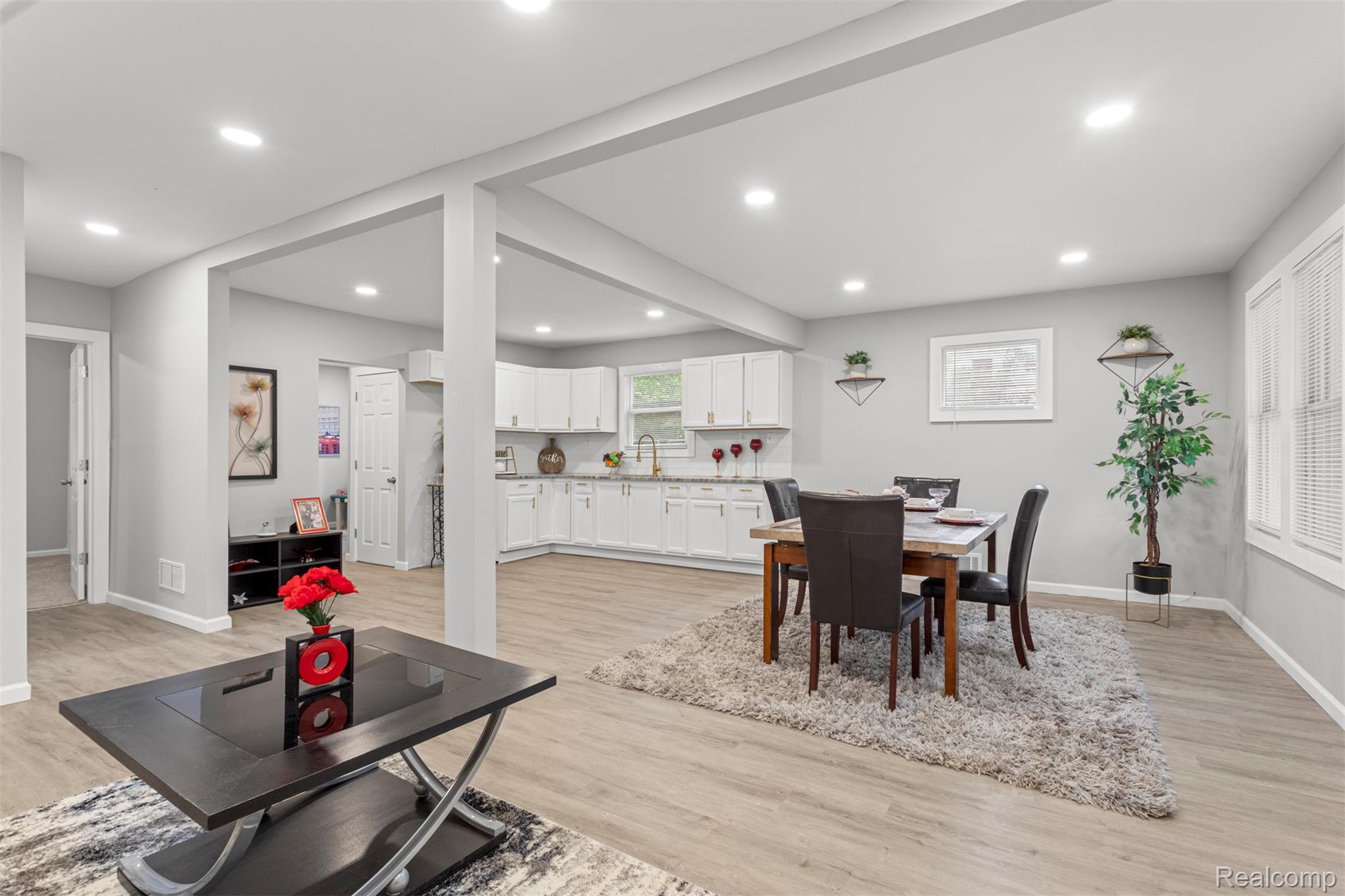 225 Ashland Street Property Photo 4