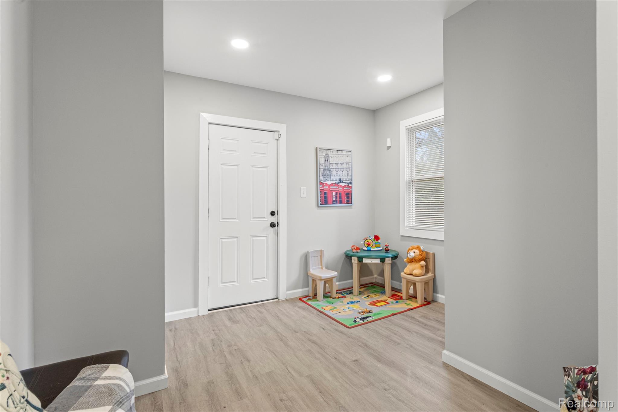 225 Ashland Street Property Photo 8