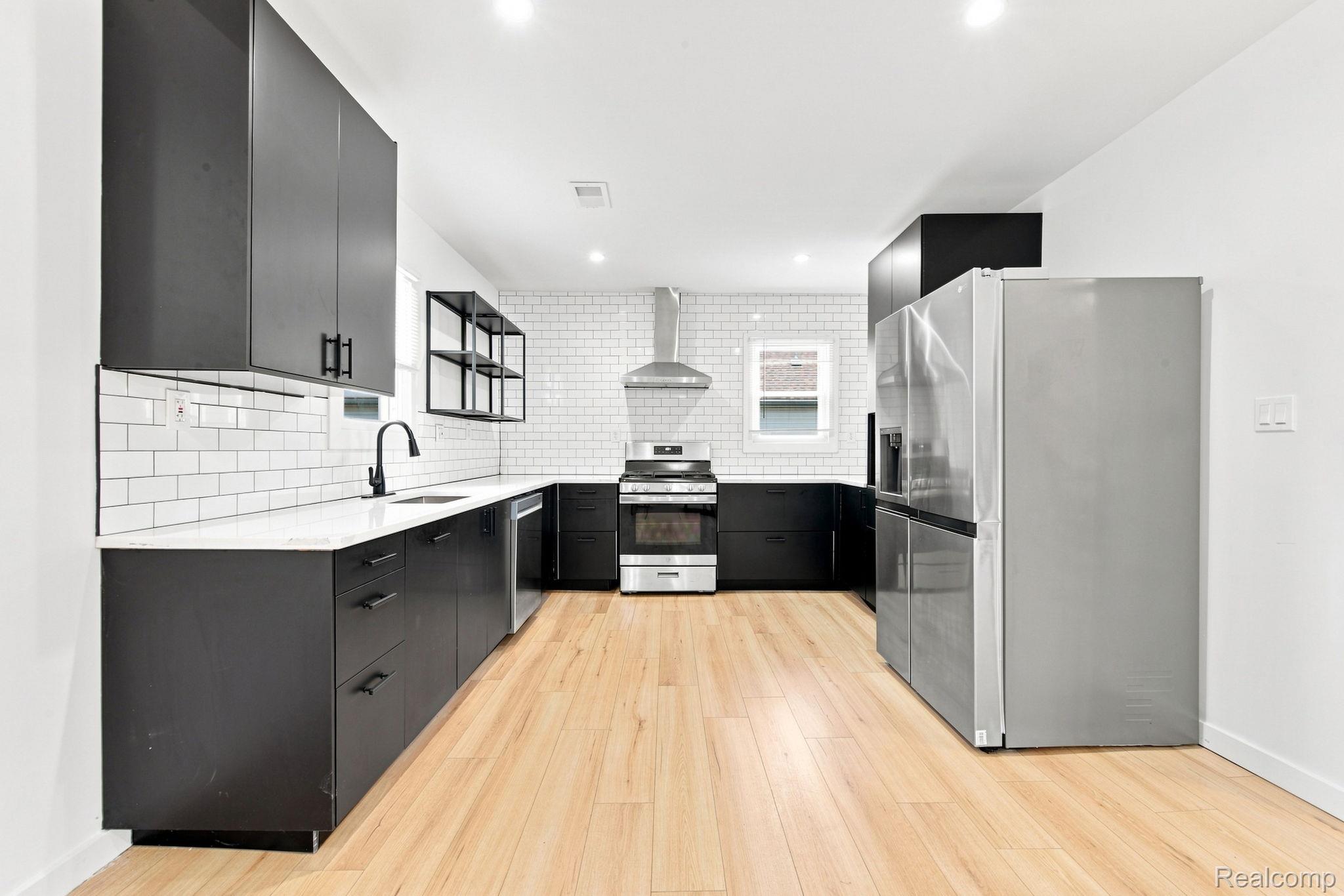 25511 Dartmouth Street Property Photo 3