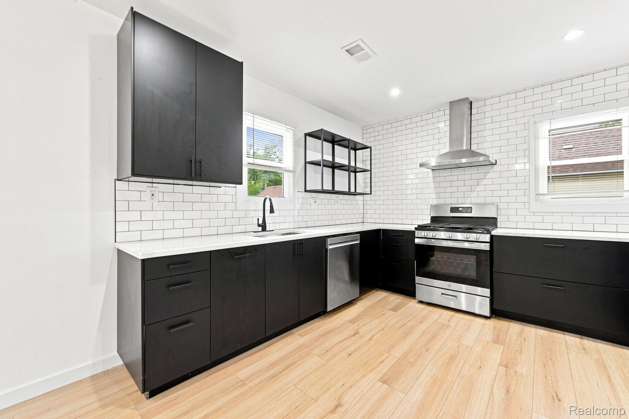 25511 Dartmouth Street Property Photo 4